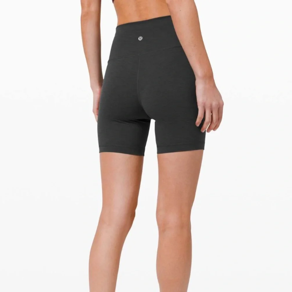 Lululemon Wunder Train High-Rise Short 6” in Heathered Graphite Grey Size 2